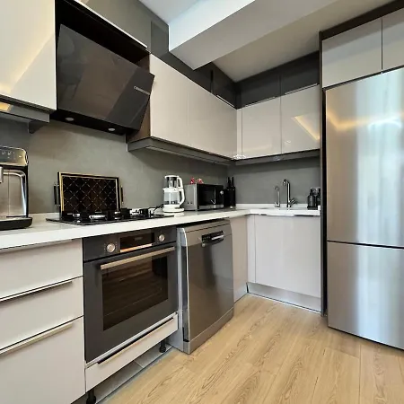 Appartement Stylish Lounge With Pool & Views *